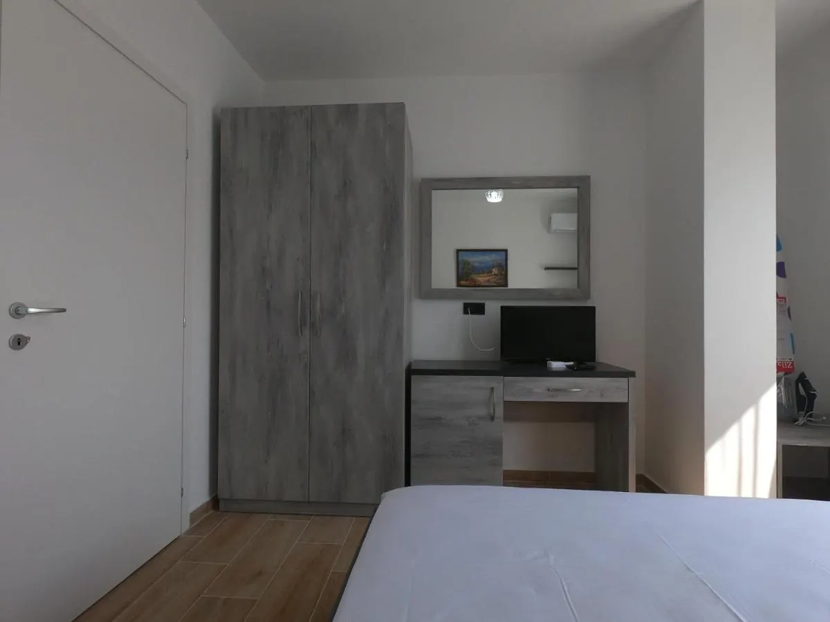 R&I Sea And Mountain View Apartments Radhime Orikum