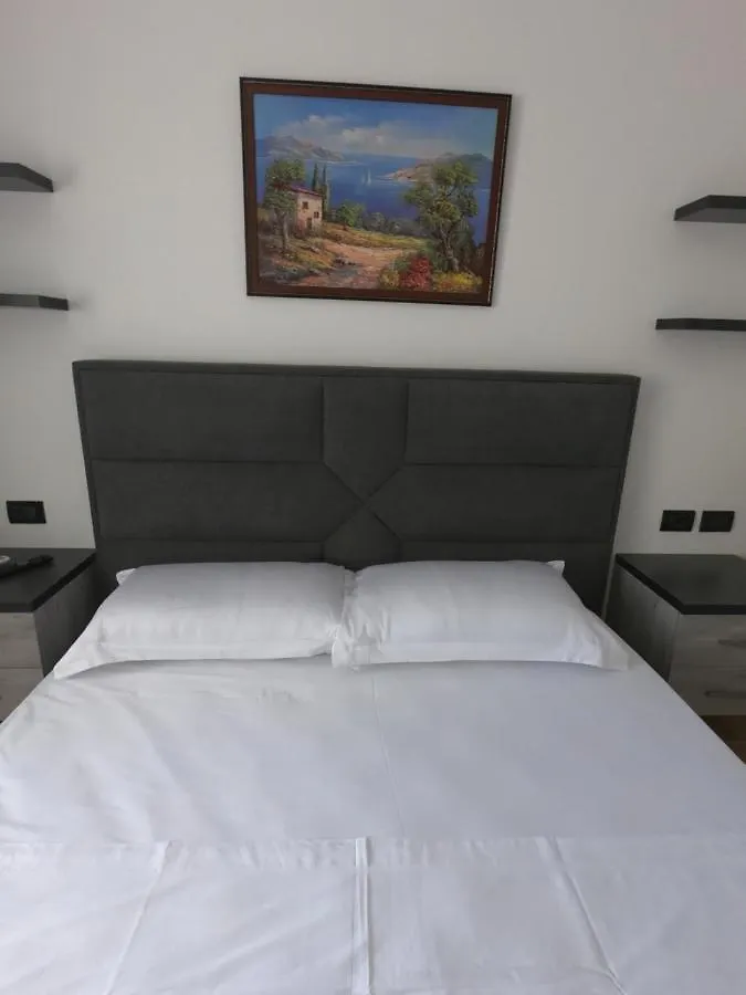 R&I Sea And Mountain View Apartments Radhime Orikum