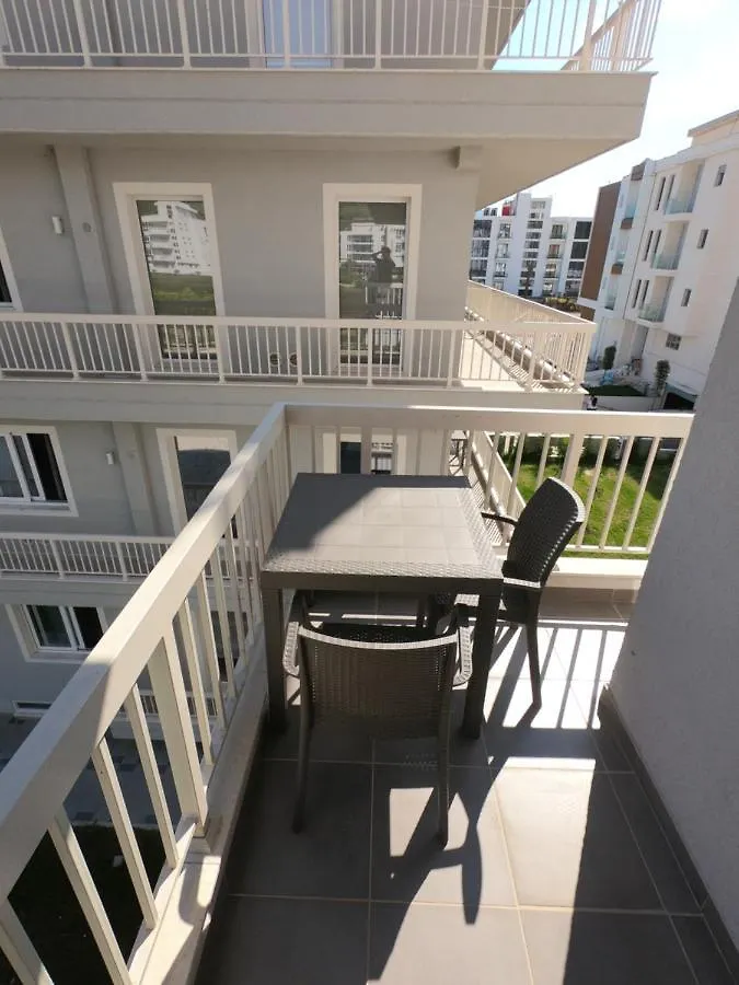 R&I Sea And Mountain View Apartments Radhime Orikum 0*,  Albania