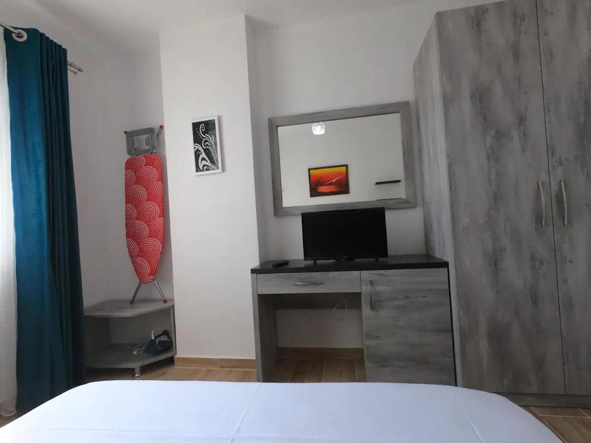 R&I Sea And Mountain View Apartments Radhime Orikum Albania