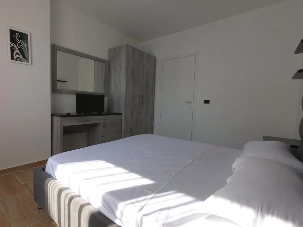 R&I Sea And Mountain View Apartments Radhime Orikum Albania