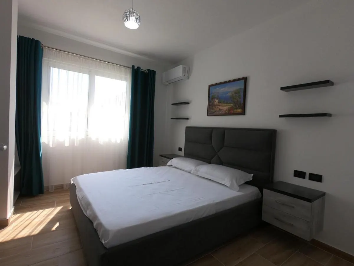 R&I Sea And Mountain View Apartments Radhime Orikum